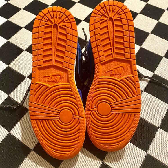 Nike Air Jordan Retro 1 Hightop Varsity; Maize/Solar Orange - Picture 8 of 10